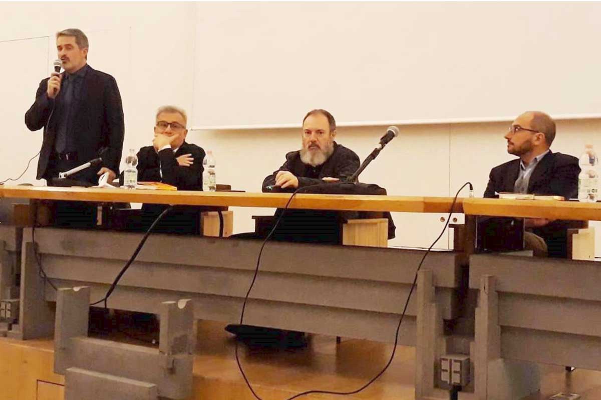 Un momento dell'incontro con Carlo Lucarelli