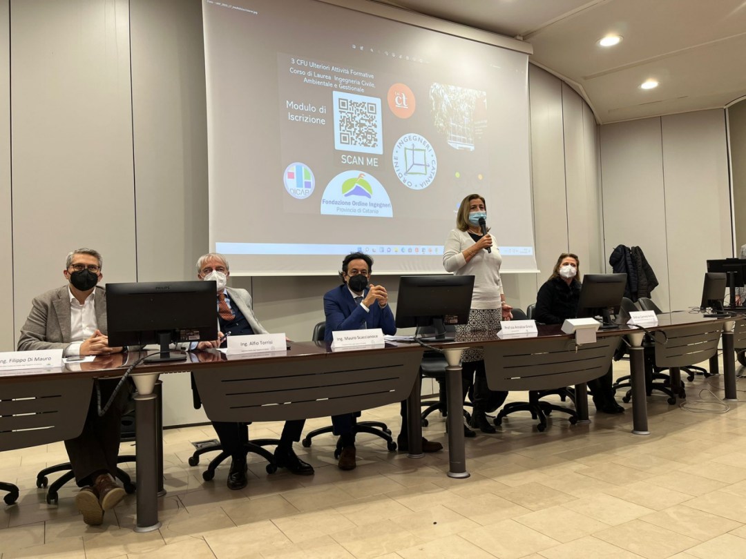 Un momento dell'intervento della prof.ssa Annalisa Greco, vicedirettrice del Dicar