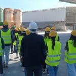 Studenti all'interno dello stabilimento Premix di Melilli  