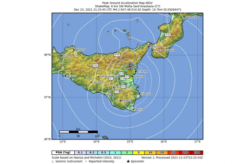 Mappa (shakemap) delle accelerazioni di picco del suolo (Peak Ground Acceleration, PGA) dell’evento di magnitudo 4.3 registrato alle ore 21:33 (UTC) del 23 dicembre 2021