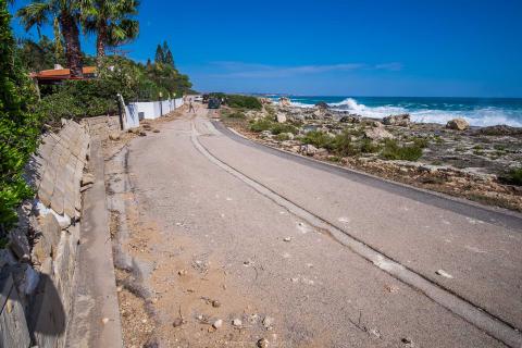 muretto di recinzione divelto dal Medicane Zorbas in località Ognina, Siracusa (foto gentilmente concessa dal dott. Geol. Marcello Bianca)