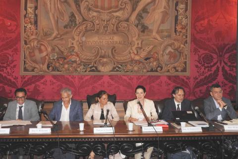 Nella foto da sinistra il prof. Rosario Sinatra, il dg d’Ateneo Candeloro Bellantoni, la prof.ssa Alessandra Gentile, la dott.ssa Maria Cristina Russo, il dott. Diego Sammaritano e il dott. Marcello Scalisi