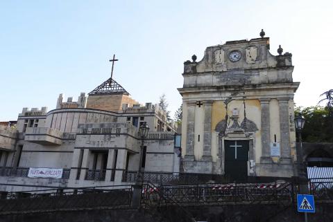 La ex chiesa di Sant'Agata a Fleri, una delle zone più colpite dal terremoto di magnitudo 4.8